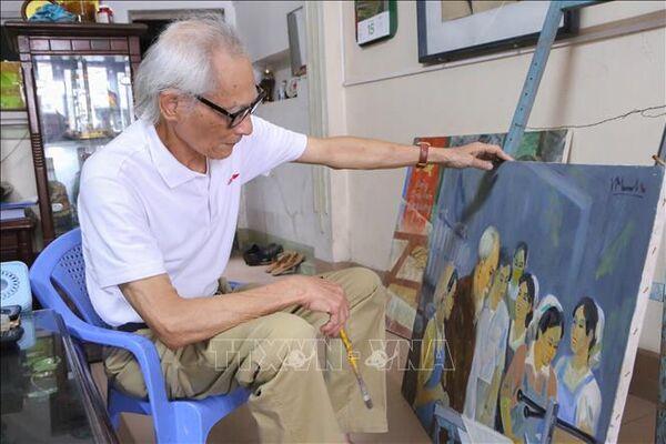 Bức chân dung Bác Hồ chi tiết và chân thực, thể hiện tài năng của họa sĩ vẽ Bác Hồ trong việc khắc họa lãnh tụ kính yêu.